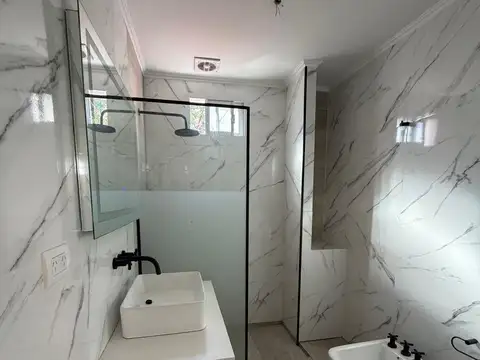 Venta departamento tipo casa de 4 ambientes en Lanus E. Apto crédito