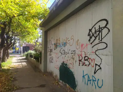 Casa en Venta con 3 cocheras