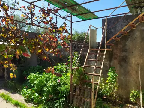 VENTA CASA EN ESQUINA- PEREZ