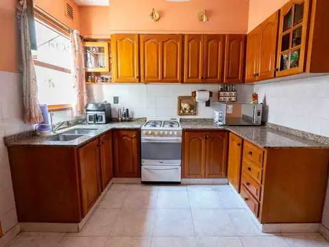 Casa 6 ambientes con 3 baños