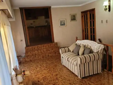 Casa en Venta con 3 cocheras
