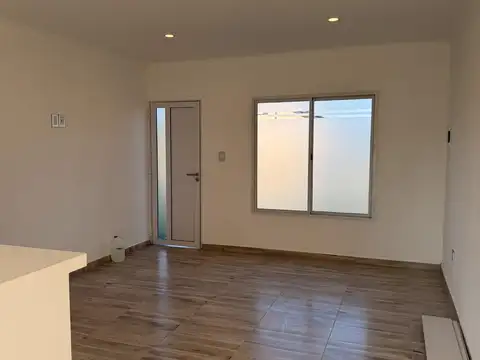 Casa en Alquiler con 1 cochera