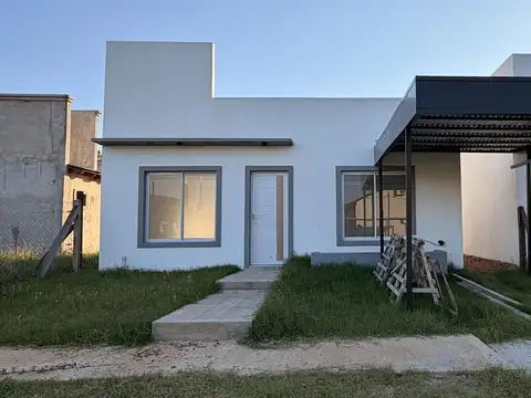 Casa en barrio náutico zona termas san josé