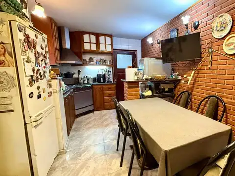 Casa en Venta con 3 cocheras
