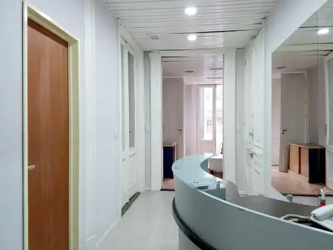 Oficina 6 ambientes con 2 baños