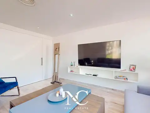 Casa 8 ambientes con 4 baños