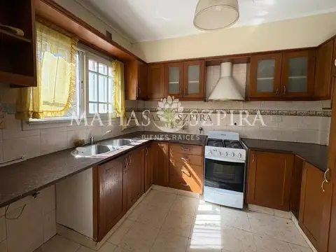 Casa 5 ambientes con 3 baños