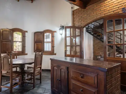 Casa 6 ambientes con 4 baños
