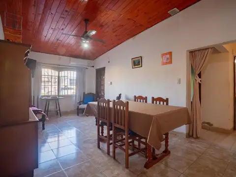 Casa 3 dormitorios, patio c/ pileta en Santo Tomé