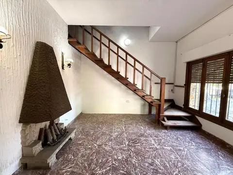 Casa 5 ambientes con 2 baños