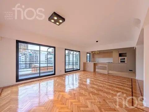VENTA PISO EXCLUSIVO RECICLADO DE TRES DORMITORIOS CON BALCÓN EN MARTIN