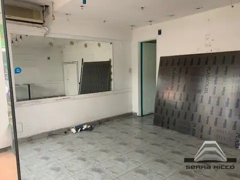 Local comercial con entrepiso en alquiler en Villa del Parque