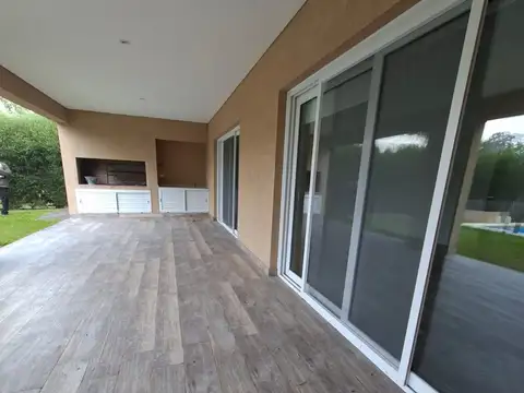 Casa en Alquiler de 3 dormitorios