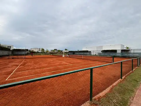 Terreno en Avenida de los Lagos