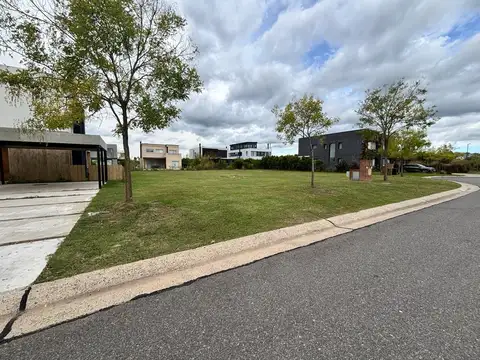 Terreno en Avenida de los Lagos