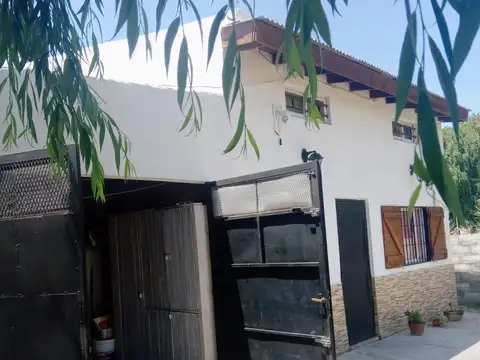 Casas en venta - 4 Dormitorios 2 Baños - Cochera - 255Mts2 - Mar del Tuyú