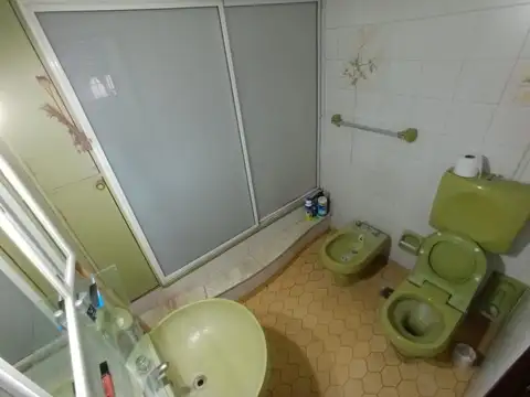 Casa en Alquiler con 3 cocheras