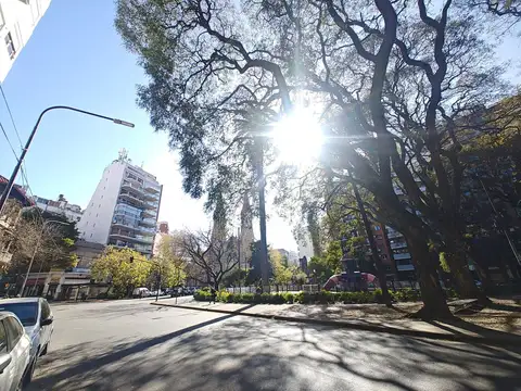 Excelente cuatro ambientes. Amplio y luminoso.  Cochera fija