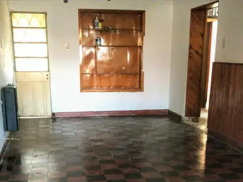 Casa en venta - 5 Dormitorios 2 Baños - Cochera - 250Mts2 - Colón