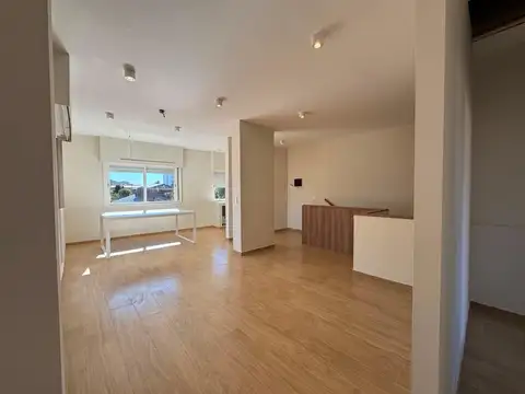 Depto Tipo Casa en Alquiler de 4 ambientes