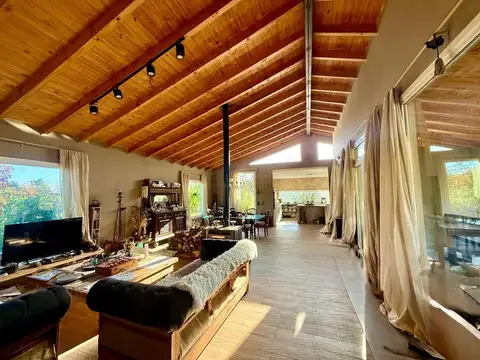 Casa 5 ambientes con 3 baños