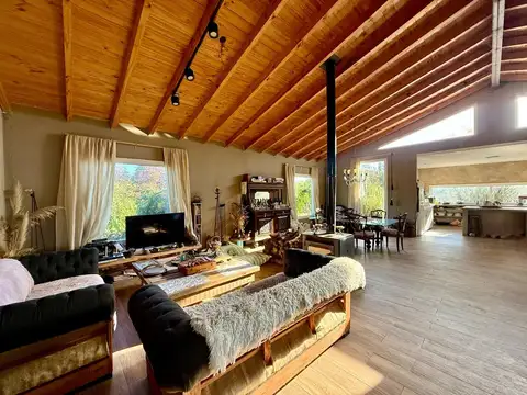 Casa en Venta con 3 cocheras