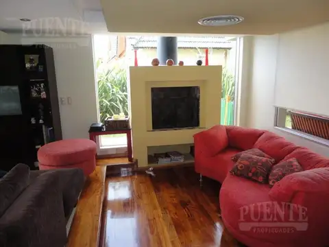 Casa en Venta con 3 cocheras
