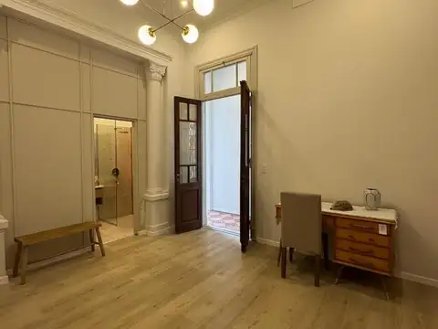 Casa de 4 dormitorios con cochera, pileta, jardín y terraza