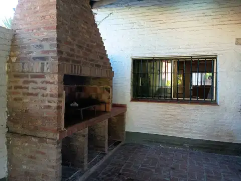 Casa 4 ambientes con 5 baños