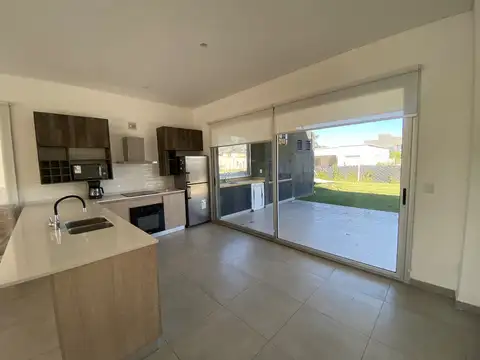 Casa en Alquiler de 3 dormitorios