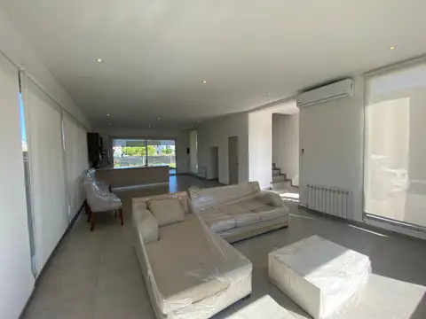 Casa en Alquiler de 3 dormitorios