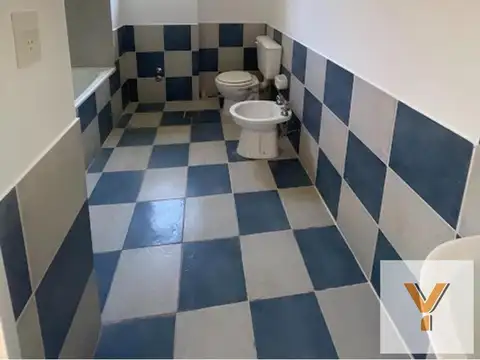 Casa 6 ambientes con 2 baños