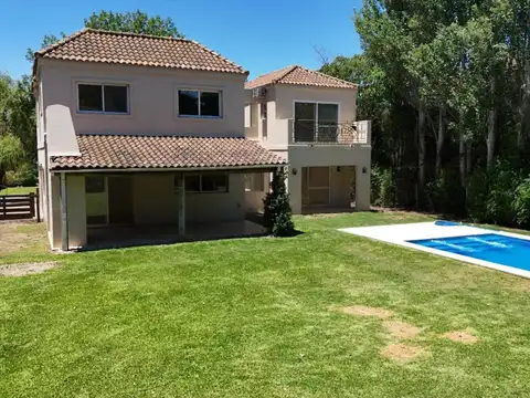 Casa en venta - 5 Dormitorios 4 Baños - Pilar