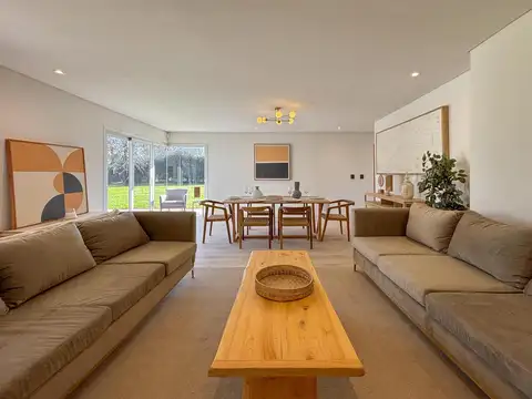 Casa 5 ambientes con 3 baños