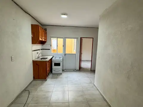 Departamento tres ambientes en alquiler en Villa Luzuriaga