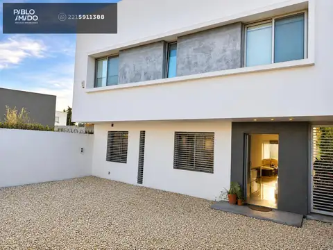 Venta de Casa 4 dormitorios, Suite, Vestidor, Escritorio, Pileta y Cocheras