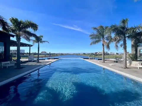 Lote a la Laguna en El Naudir – Construí tu casas  frente al agua.