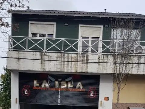 Local Amplio en Jara y Libertad 2 oficinas y parque