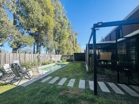 Venta Casa en Grand Bell 4 ambientes pileta