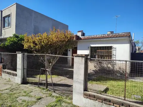 VENTA CASA 3 AMBIENTES A RECICLAR - VILLA TESEI