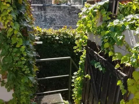 Casa al frente en 2 plantas 2 dormitorios 2 baños