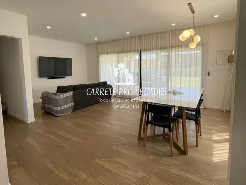 Casa en Venta con 2 cocheras