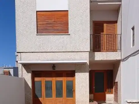 Casa Céntrica Victoria, Piaggio 333. 4 Dormitorios