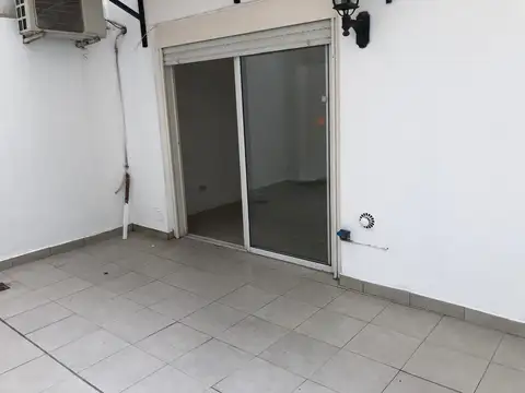 Lindo monoambiente el alquiler con patio, en edificio full amenities