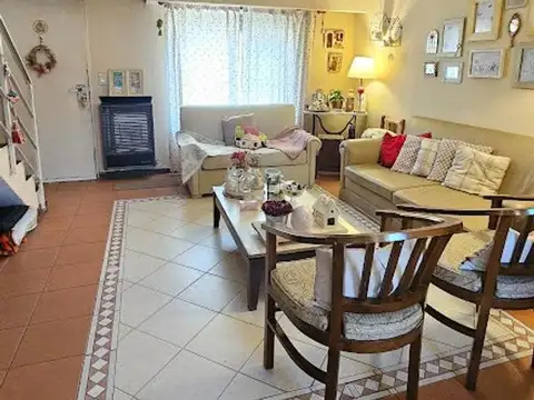 Depto Tipo Casa en Venta de 3 ambientes
