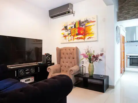 Depto Tipo Casa en Venta en Moron Sur, USD 128.000