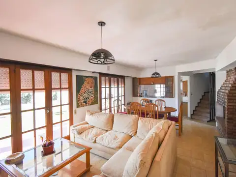 Casa 6 ambientes con 1 baño