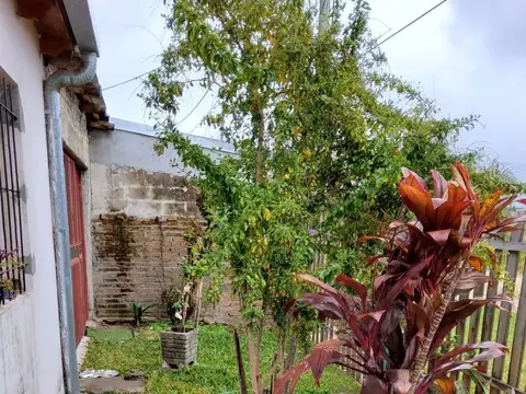 Casa 3 ambientes con 1 baño