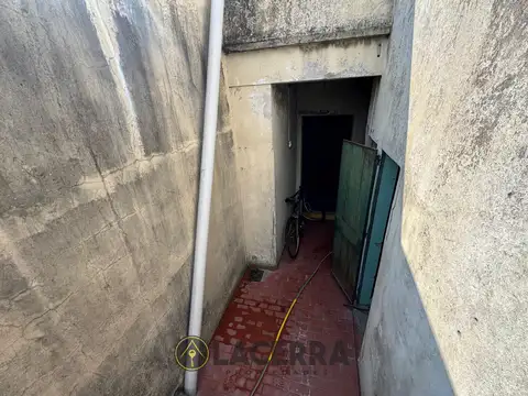 Casa 3 Amb con local y Jardin en venta en Chilavert