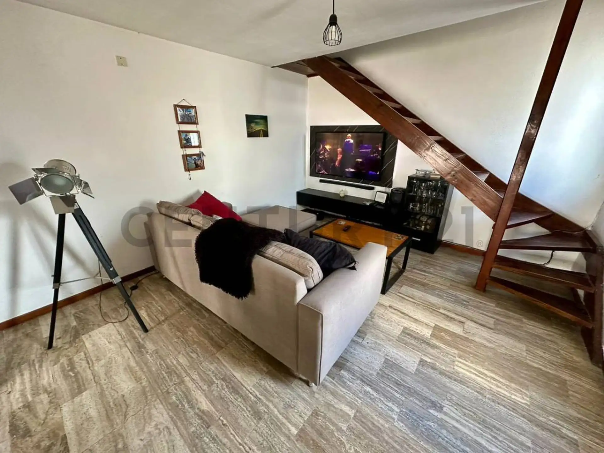 VENTA PH 3AMBIENTES CON PATIO, JARDÍN Y PARRILLA 9 DE JULIO